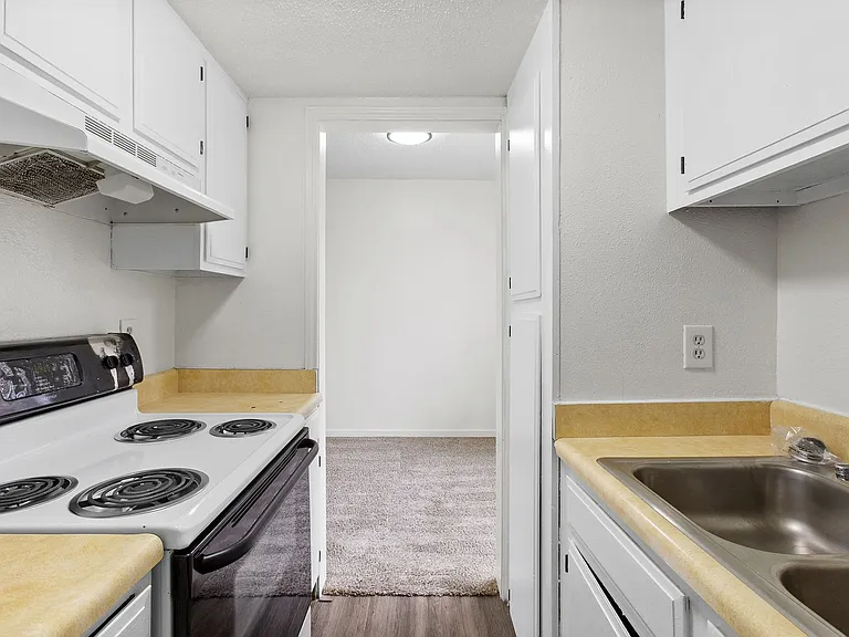 Chestnut Place Apartments — Photo 37