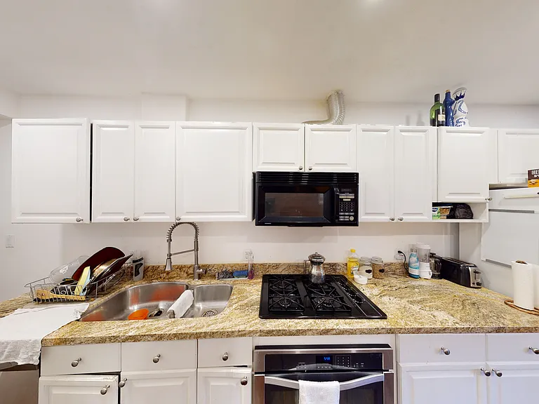 160 Beaconsfield Ave #1 — Photo 19