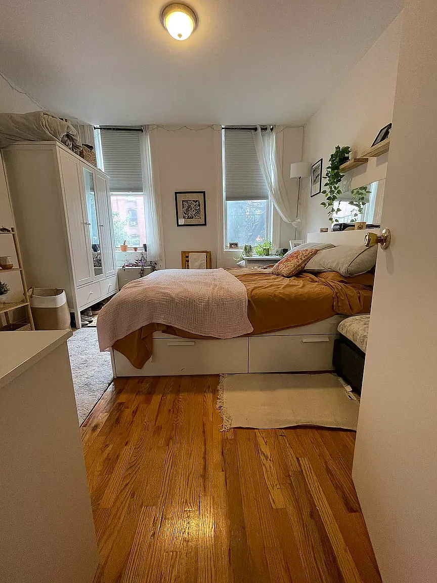 143 Montrose Avenue — Photo 1