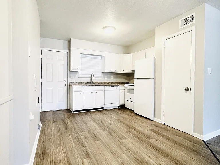124 Dabbs Ave #130-A — Photo 3