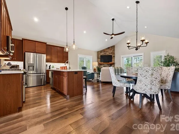202 Sports Village Dr, Hendersonville, NC 28739