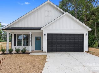 1015 Hoover St, Mount Holly, NC 28120