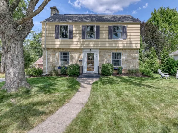 261 Main STREET, Pewaukee, WI 53072