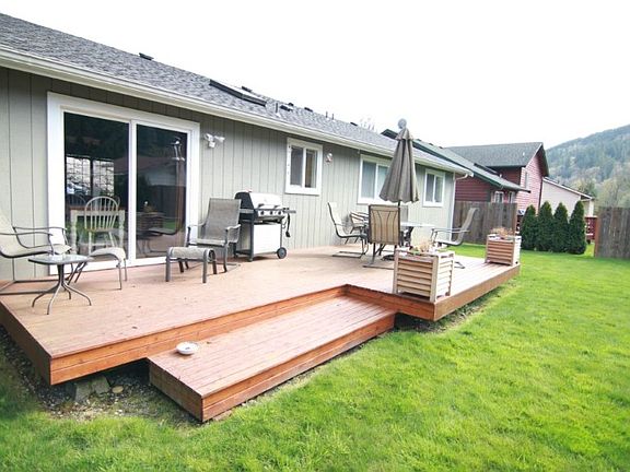 Spacious deck for outdoor entertaining.
