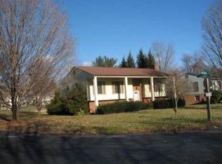 3927 Hyde Park Dr, Roanoke, VA 24018