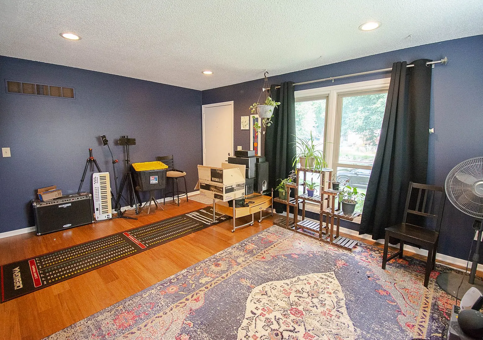 Charming NW Ranch with 2-Car Garage — Photo 2