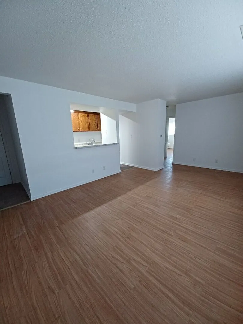 Building Photo - 2201