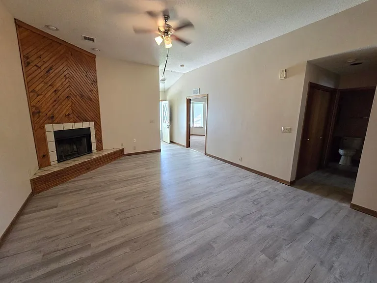 3266-3268 E Longfellow Ct — Photo 14