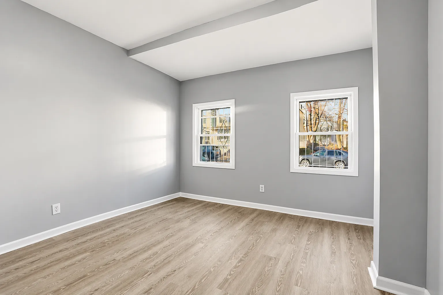 4 bed, $2,300 — Photo 2