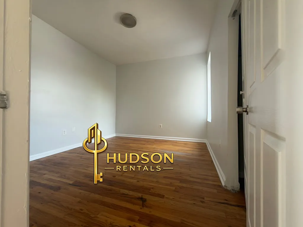 2 bed, 800 sqft, $1,995 — Photo 4