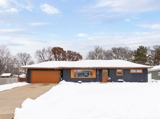 1902 Primrose Dr, Cedar Falls, IA 50613