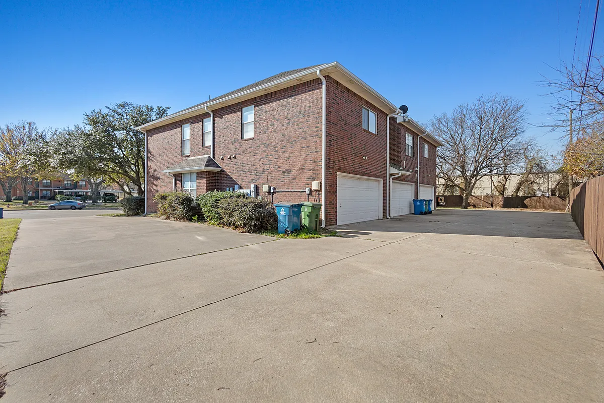 Building Photo - 121 Wildwood Ct #200