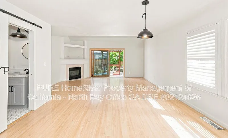 3 bed, 2.5 bath, 1900 sqft, $3,800 — Photo 3