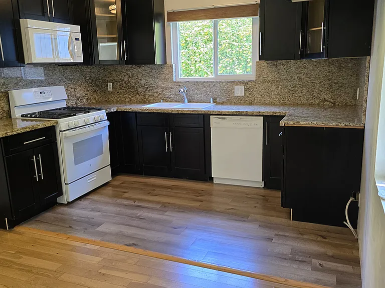 2813 W Clark Ave — Photo 23