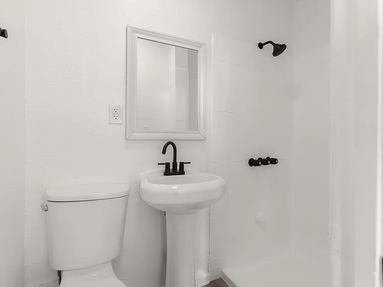 (Ar/Jo/Em:C) 1040 W. 91st Street — Photo 19
