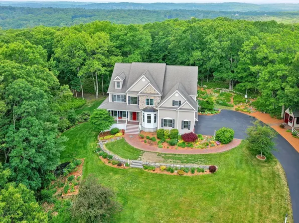 26 Rhodes Dr, Wrentham, MA 02093