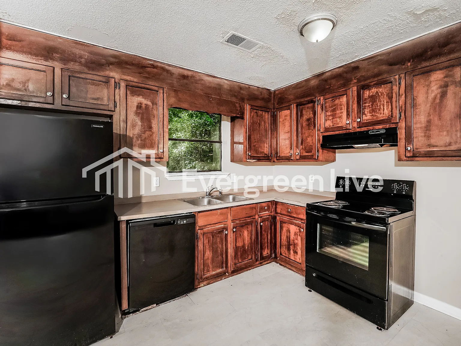 3 bed, 2.0 bath, 1168 sqft, $1,295 — Photo 4