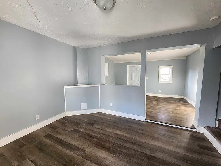 313 E Rose St — Photo 4