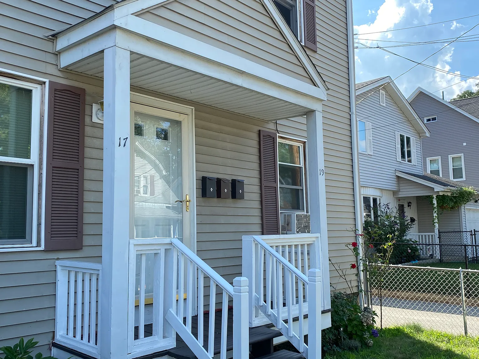 3 bed, 850 sqft, $1,700 — Photo 1