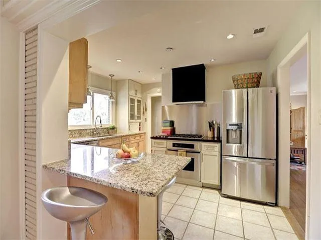 1624 Berkeley Ln NE — Photo 9
