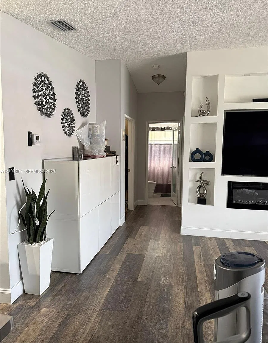 Point Lake Condo Iii — Photo 4
