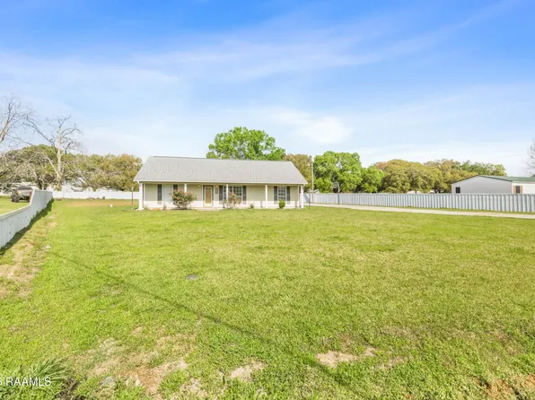 1020 Cyrus Dr, Saint Martinville, LA 70582