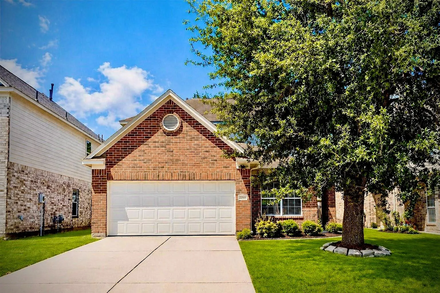 4 bed, 2.5 bath, 2405 sqft, $2,150 — Photo 1