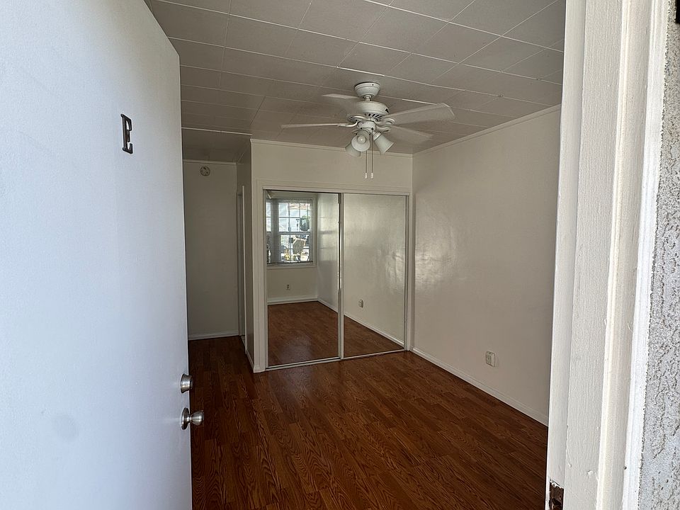 Entrance to the studio apartment.