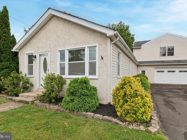 356 Lemon St, Warminster, PA 18974