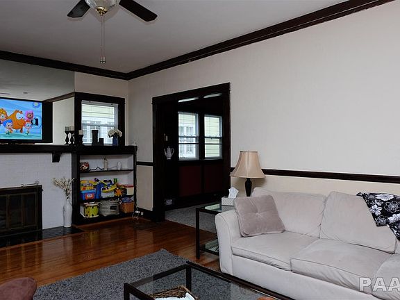 2nd image of 218 W Hanssler Pl
