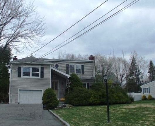 2nd image of 2997 Ferncrest Dr