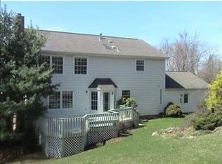 1618 Forest Ridge Dr, Pittsburgh, PA 15237