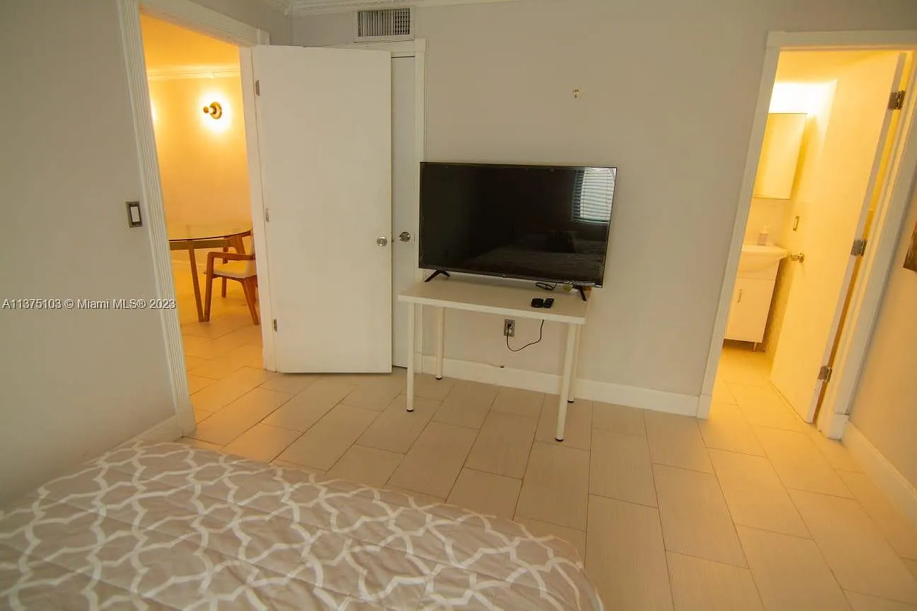 Hibiscus South Condo — Photo 4