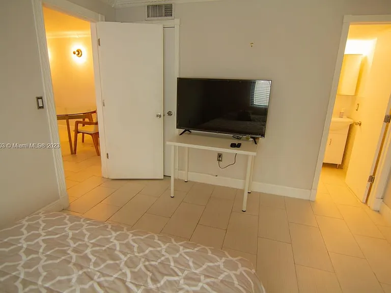 753 Michigan Ave #2C — Photo 4