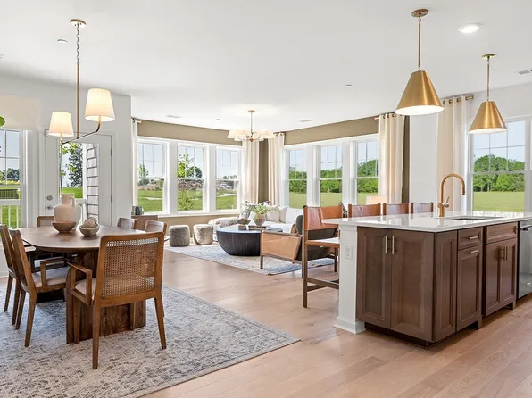 7 Green St #1301, Shrewsbury, MA 01545