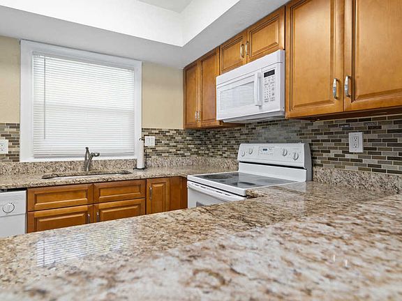 4th image of 902 Shorewinds Dr APT C