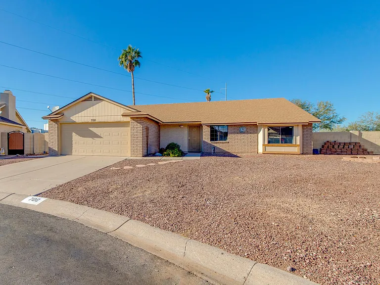 708 E Aire Libre Ave — Photo 1