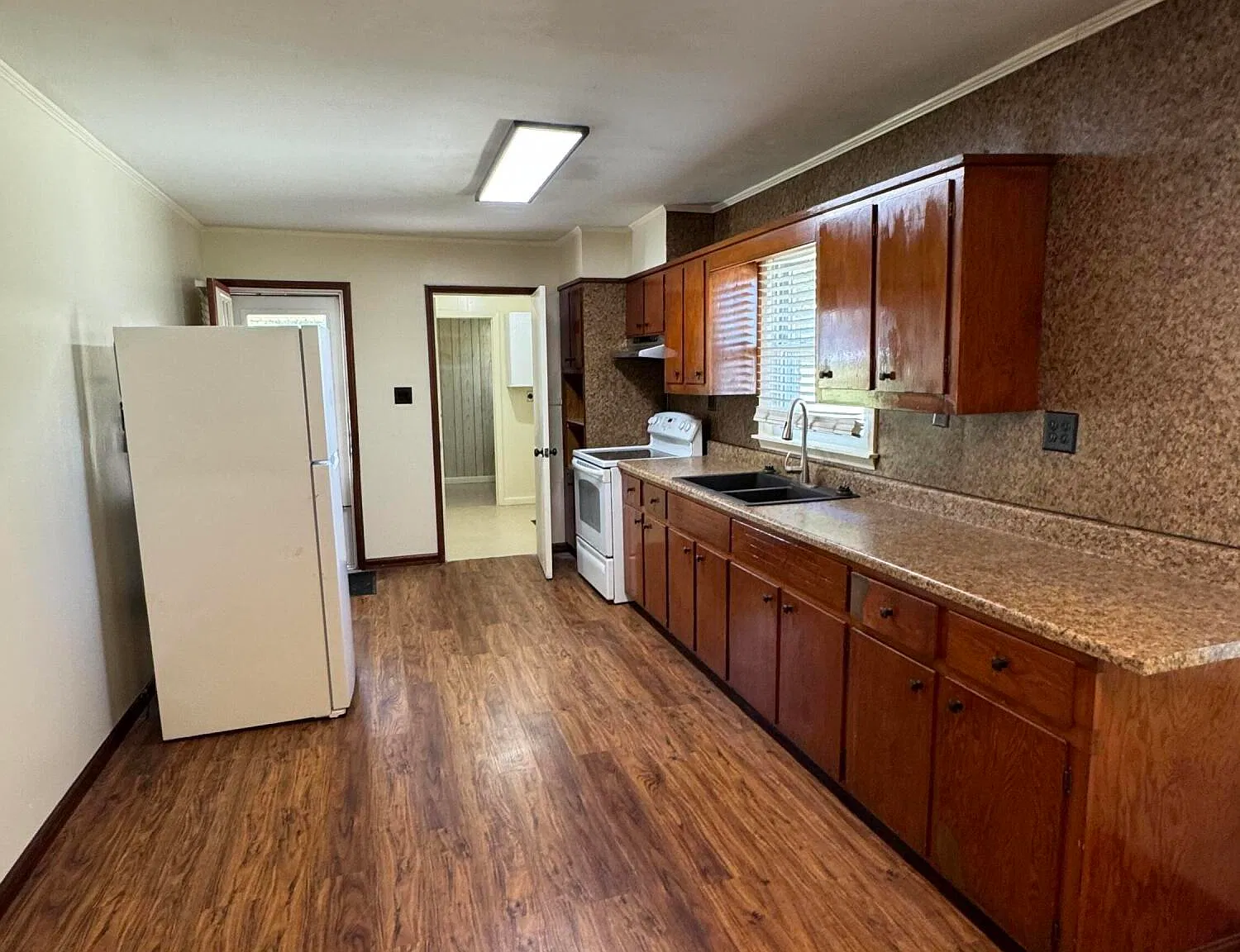 3 bed, 1.0 bath, 1290 sqft, $1,000 — Photo 4