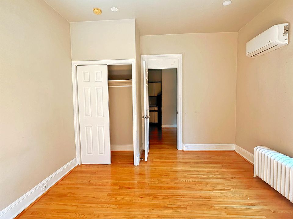 1st image of 1324 Pine St #11055116