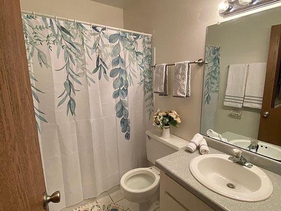 3rd image of 2332 N Oakland Ave #205