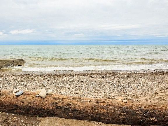 3rd image of 6040 Shore Dr