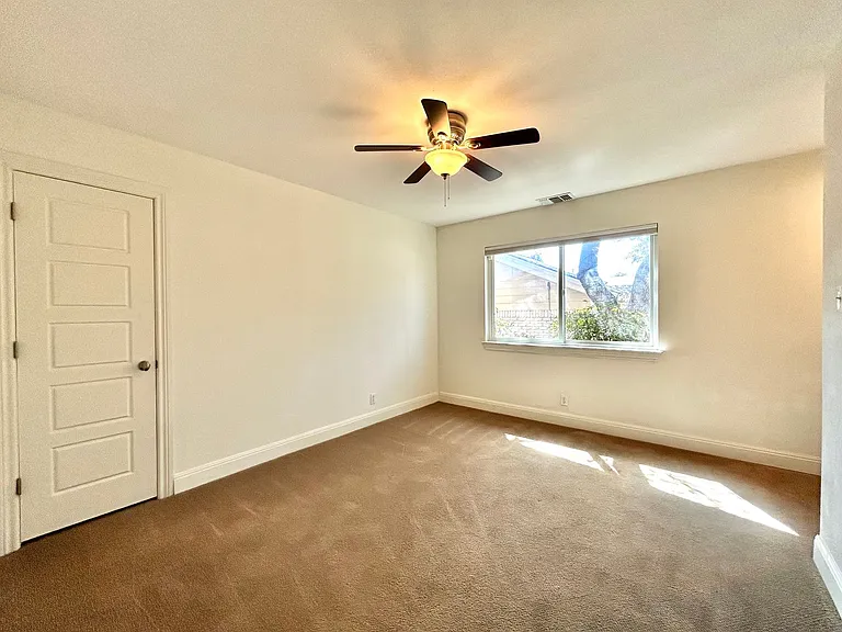 9108 Balcones Club Dr — Photo 14