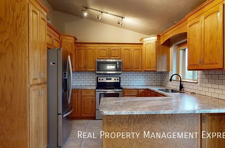 2001 S Monticello Ave — Photo 2