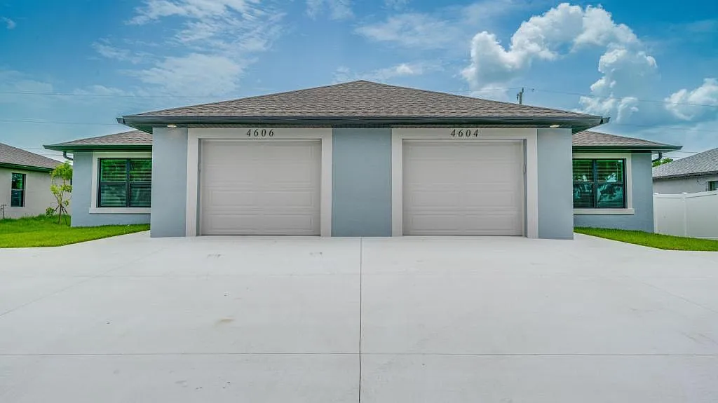 4606 SW 8th Ct — Photo 1