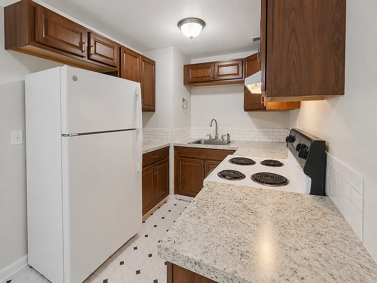 Bonneville Apartments — Photo 10