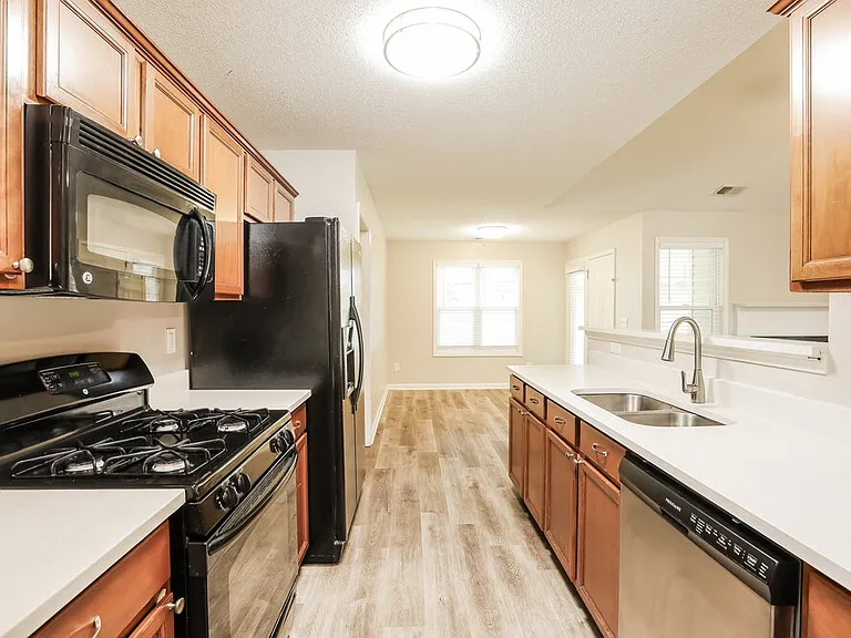 225 Comet Ct — Photo 6