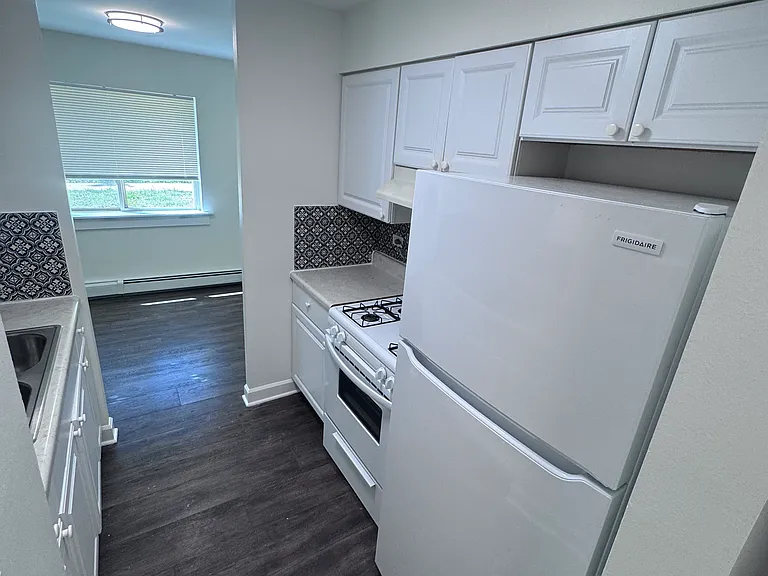 1135 N Boxwood Dr #G2 — Photo 2