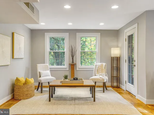 6719 W Wakefield Dr APT B1, Alexandria, VA 22307