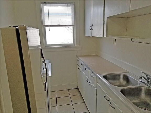 2nd image of 142 Grand Ave