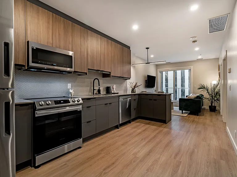 909 5th Ave SW — Photo 16